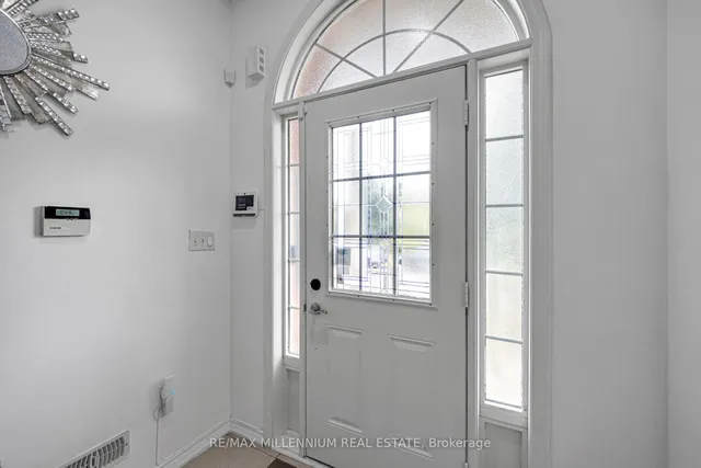 39 Decker Hollow Circ, Brampton 4
