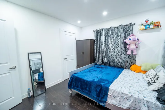 23 HENDRICKS Cres, Brampton 5