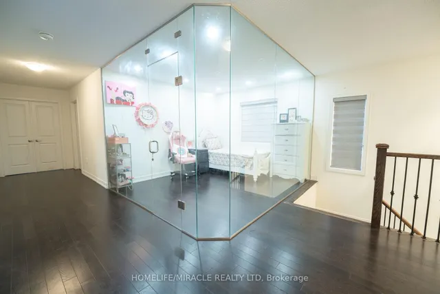 23 HENDRICKS Cres, Brampton 3