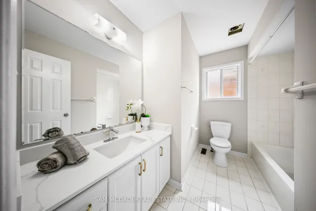 3847 Densbury Dr, Mississauga 4