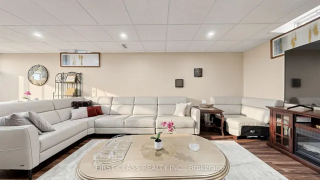 3433 Sunlight St, Mississauga 3