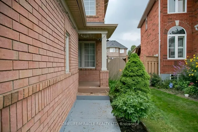 81 Narrow Valley Cres, Brampton 2