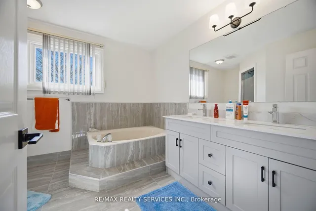 23 Newbury Cres, Brampton 3