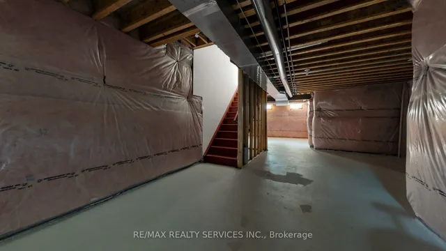 35 Lobelia St #4, Brampton 5
