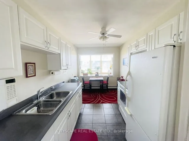 824 Brant St #25, Burlington 3