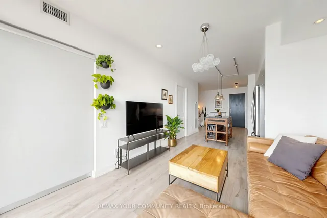 105 The Queensway Ave #2304, Toronto 5