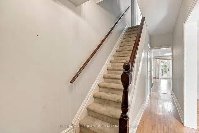 18 Albani St, Toronto 4