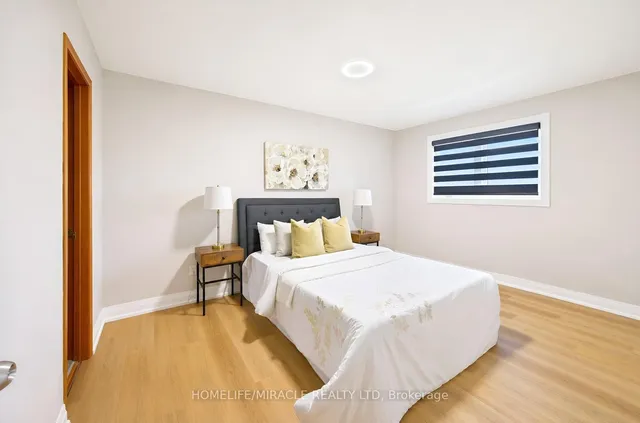 8 Loire Crt, Toronto 5