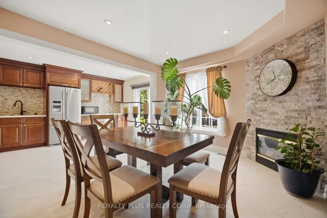 77 Arthurs Cres, Brampton 2