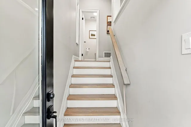 44 Bluewater Crt, Toronto 4