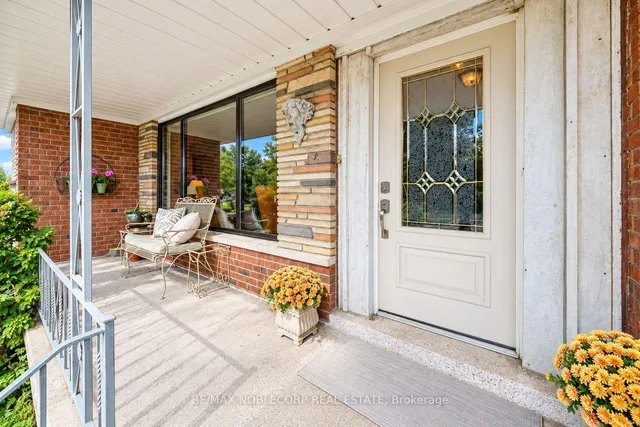 4 Warlingham Crt, Toronto 4