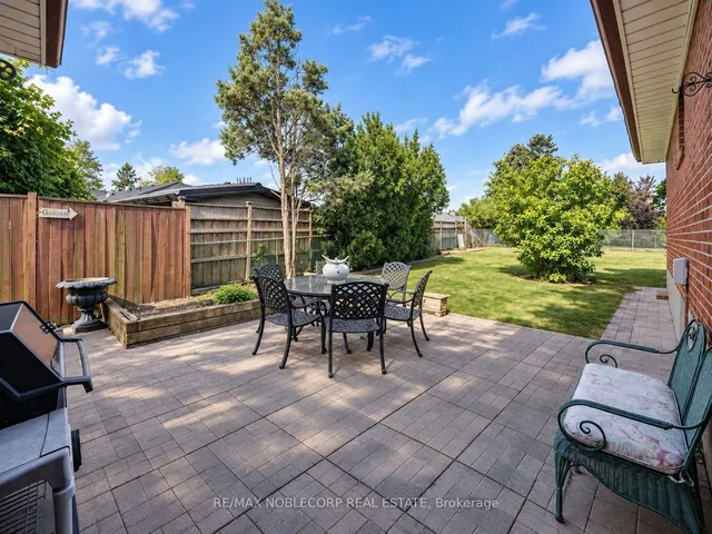 4 Warlingham Crt, Toronto 5