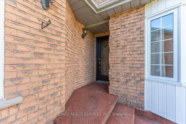 7 Duggan Dr, Brampton 5