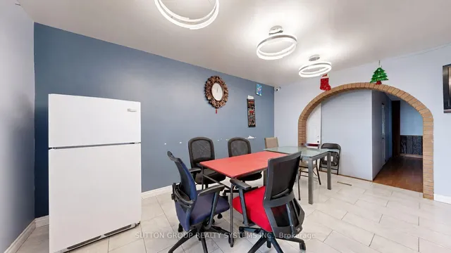 30 Coronado Crt, Toronto 4