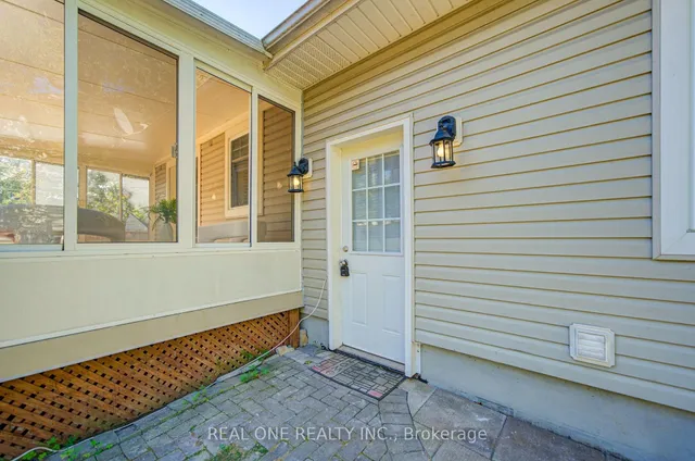 1099 Kent Ave, Oakville 3