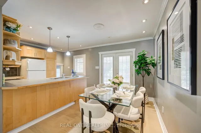 1099 Kent Ave, Oakville 5