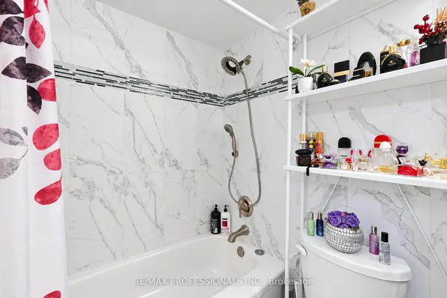 31 Four Winds Dr #701, Toronto 5