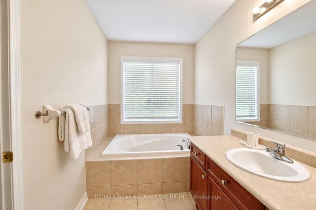 3 Chudleigh Ave, Brampton 3