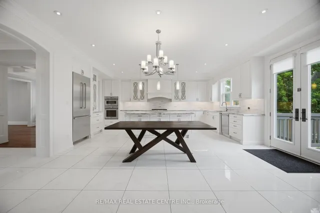 1496 Mansfield Dr, Oakville 5