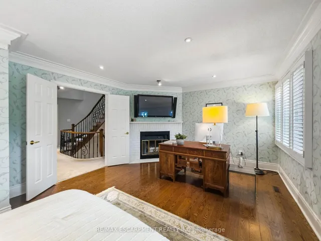 45 Tradewind Dr, Oakville 2