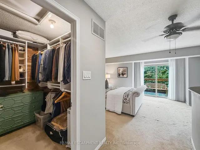 45 Tradewind Dr, Oakville 3