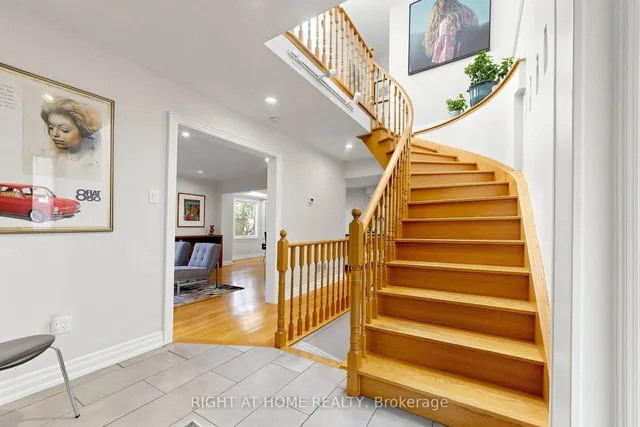 4 Grovetree Rd, Toronto 5