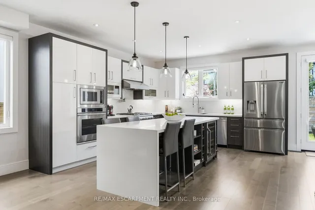 65 Forest Ave, Mississauga 2