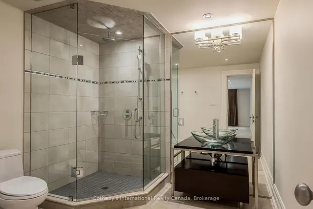 1073 Lakeshore Rd, Oakville 3