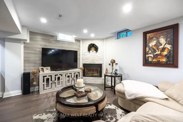 1246 Old Oak Dr, Oakville 5