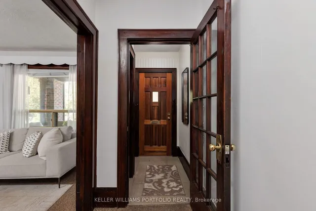 279 Garden Ave, Toronto 3