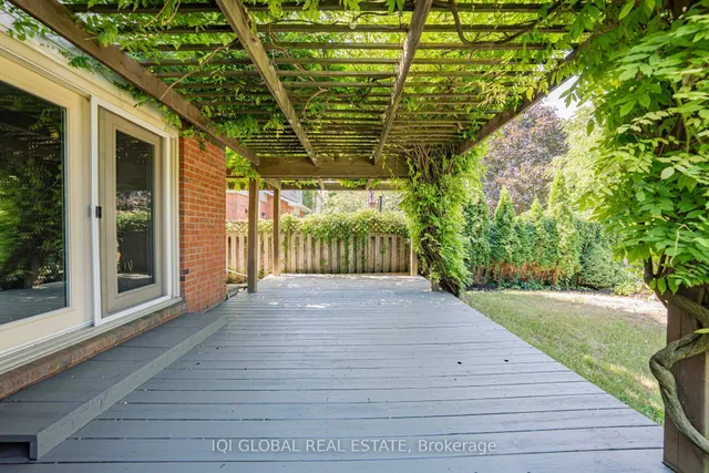 1497 Greenbriar Dr, Oakville 5