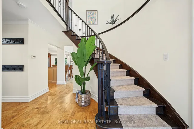 1497 Greenbriar Dr, Oakville 3