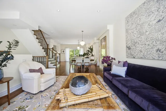 17 Matthew Crt, Toronto 3