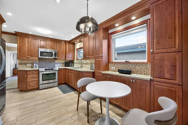 302 La Rose Ave, Toronto 5