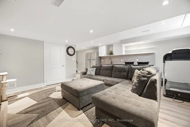 1504 Shade Lane, Milton 4
