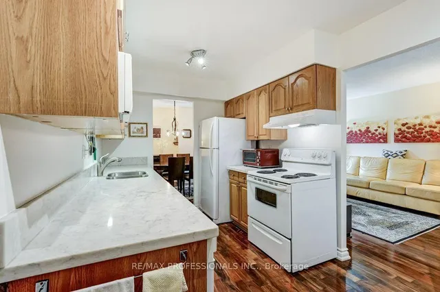 420 Mill Rd #112, Toronto 5