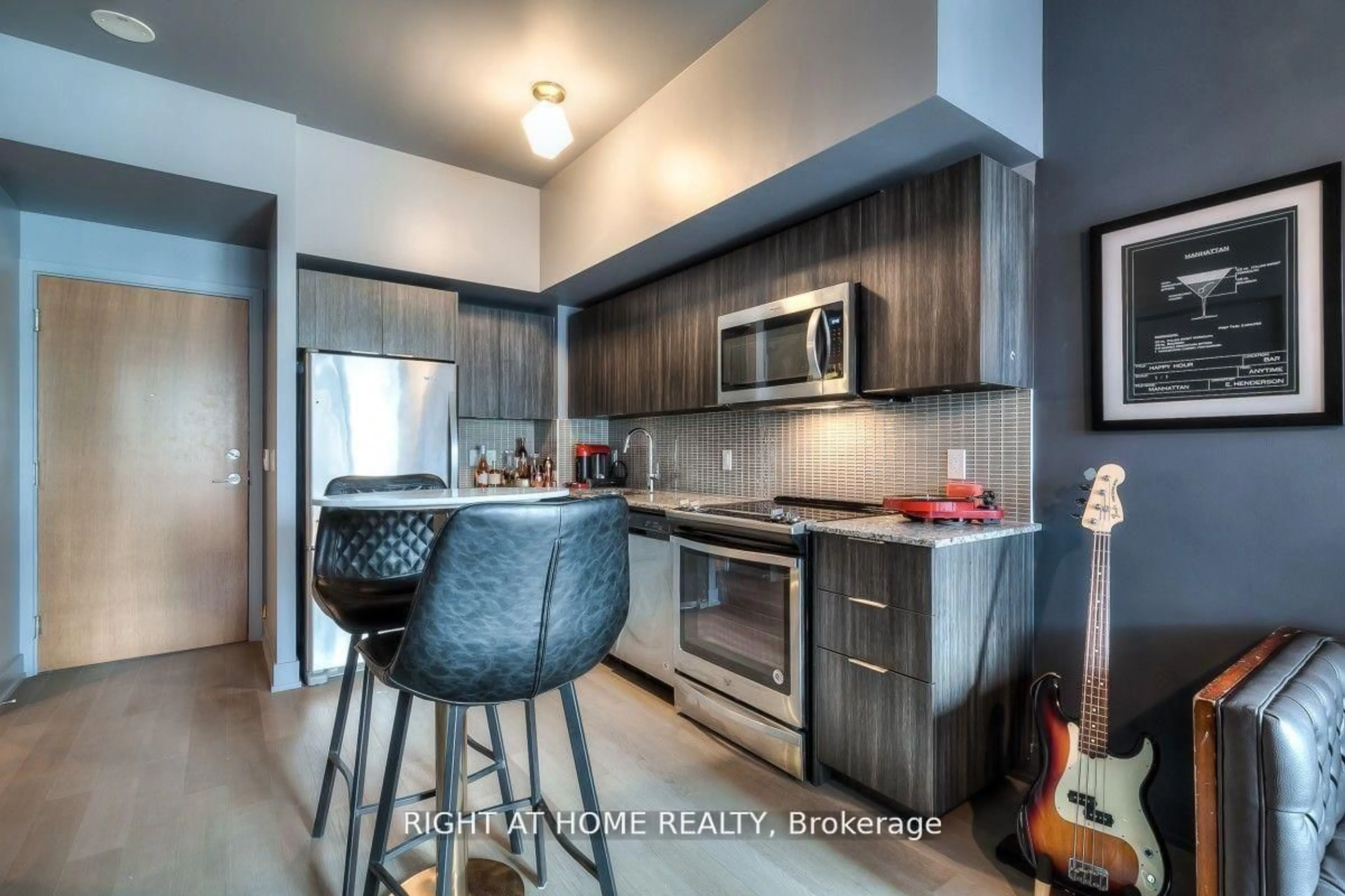 trreb/IMG-W13841754_51615f3d-6a27-429e-bdc1-60753d25bef4-l.jpg