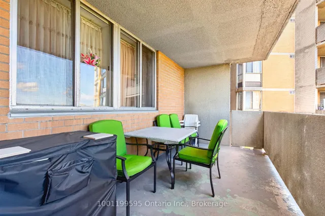 10 Martha Eaton Way #1211, Toronto 5