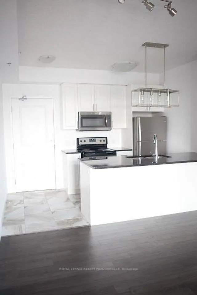 2490 Old Bronte Rd #221, Oakville 3