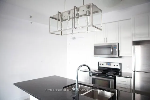 2490 Old Bronte Rd #221, Oakville 5