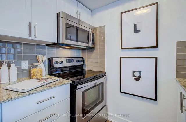 6 Eva Rd #706, Toronto 4