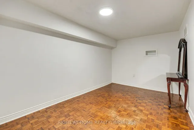 1302 Redbank Cres, Oakville 5