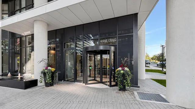 38 Annie Craig Dr #707, Toronto 2