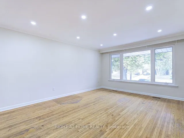 341 Rathburn Rd, Toronto 5