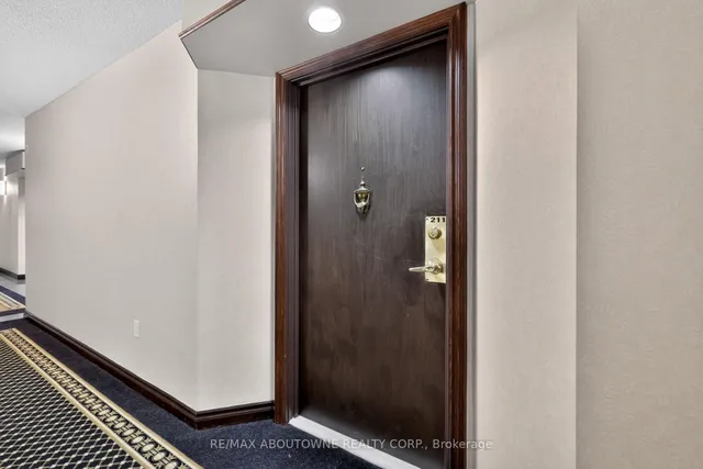 221 Robinson St #211, Oakville 5