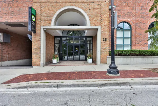 221 Robinson St #211, Oakville 2