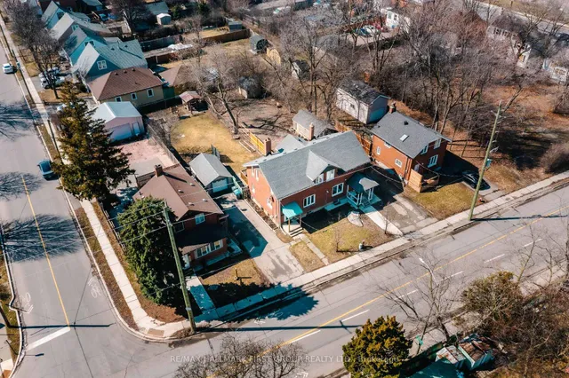 7 Mcmurchy Ave, Brampton 5