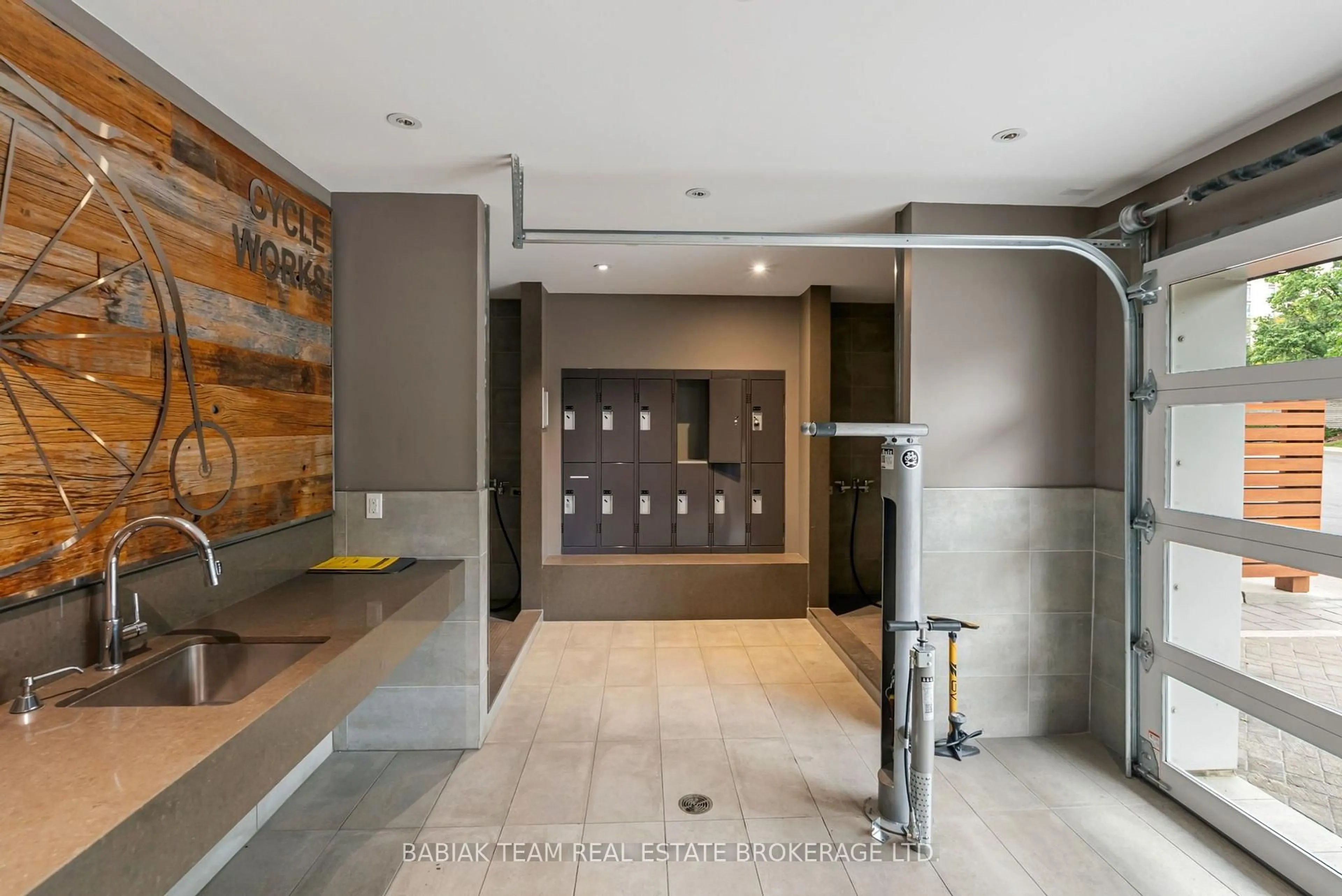 trreb/IMG-W13844140_00f137f9-d3ef-4573-9585-9b89cf8611eb-l.jpg