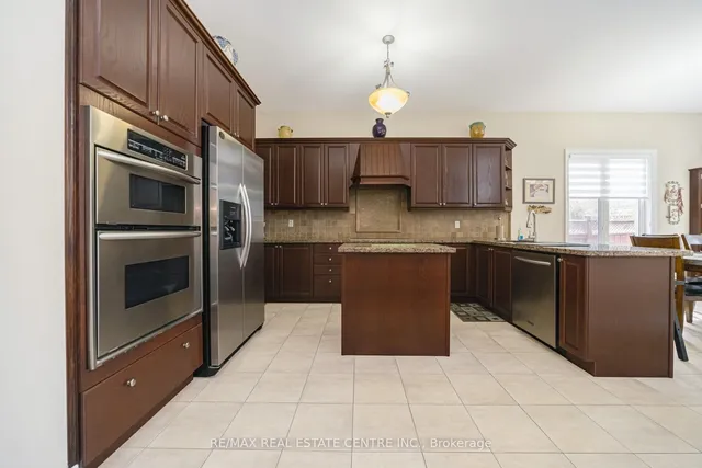 10 Eiffel Blvd, Brampton 5