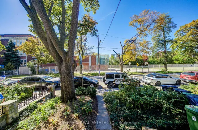 257 Bartlett Ave, Toronto 5